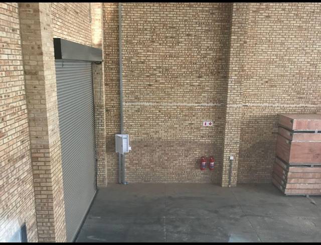 1,061M² WAREHOUSE TO LET IN NORTH RIDING
